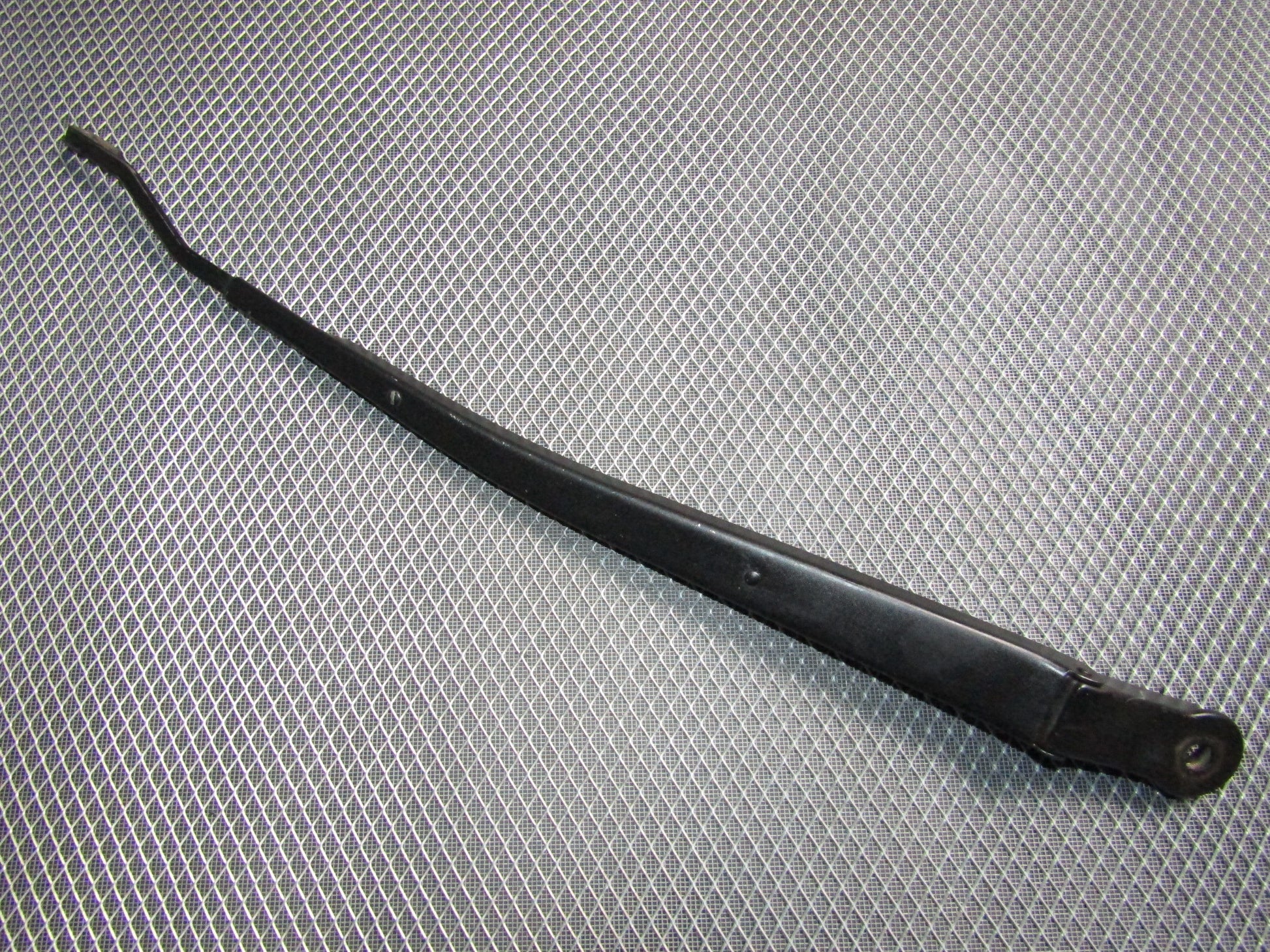 87-91 Toyota Crown Royal Saloon OEM Front Wiper Arm - Right