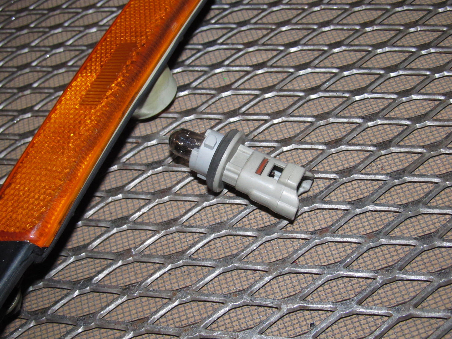 91 92 93 94 95 Toyota MR2 OEM Front Side Marker Bulb Socket - Right