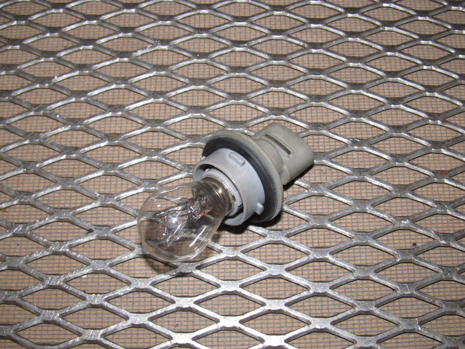 91 92 93 94 95 Toyota MR2 OEM Front Turn Signal Light Bulb Socket - Right