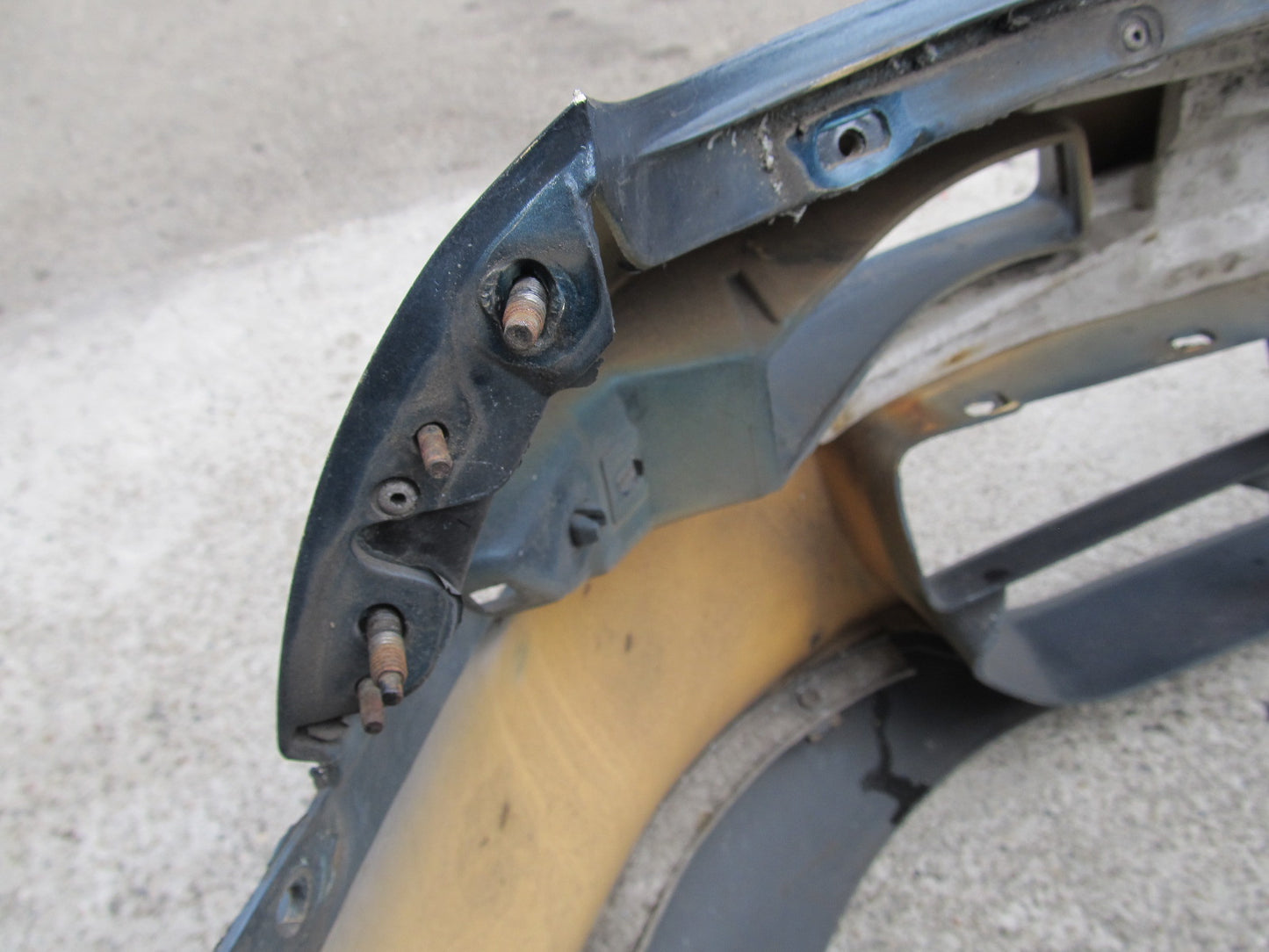 91 92 93 94 95 Toyota MR2 OEM Front Bumper Cover & Fender Mounting Bracket