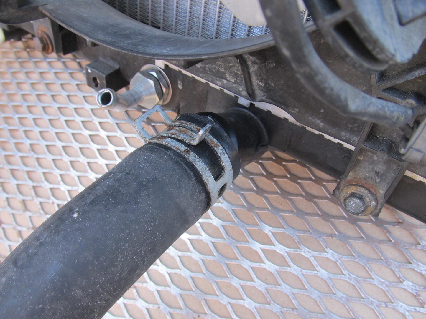 97 98 99 00 01 Honda Prelude OEM Lower Radiator Hose Lock Clamp