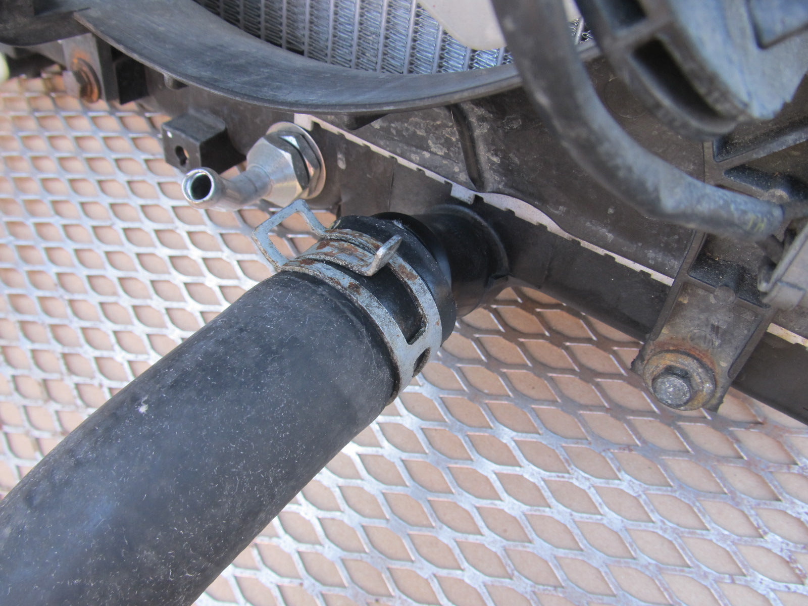 97 98 99 00 01 Honda Prelude OEM Lower Radiator Hose Lock Clamp