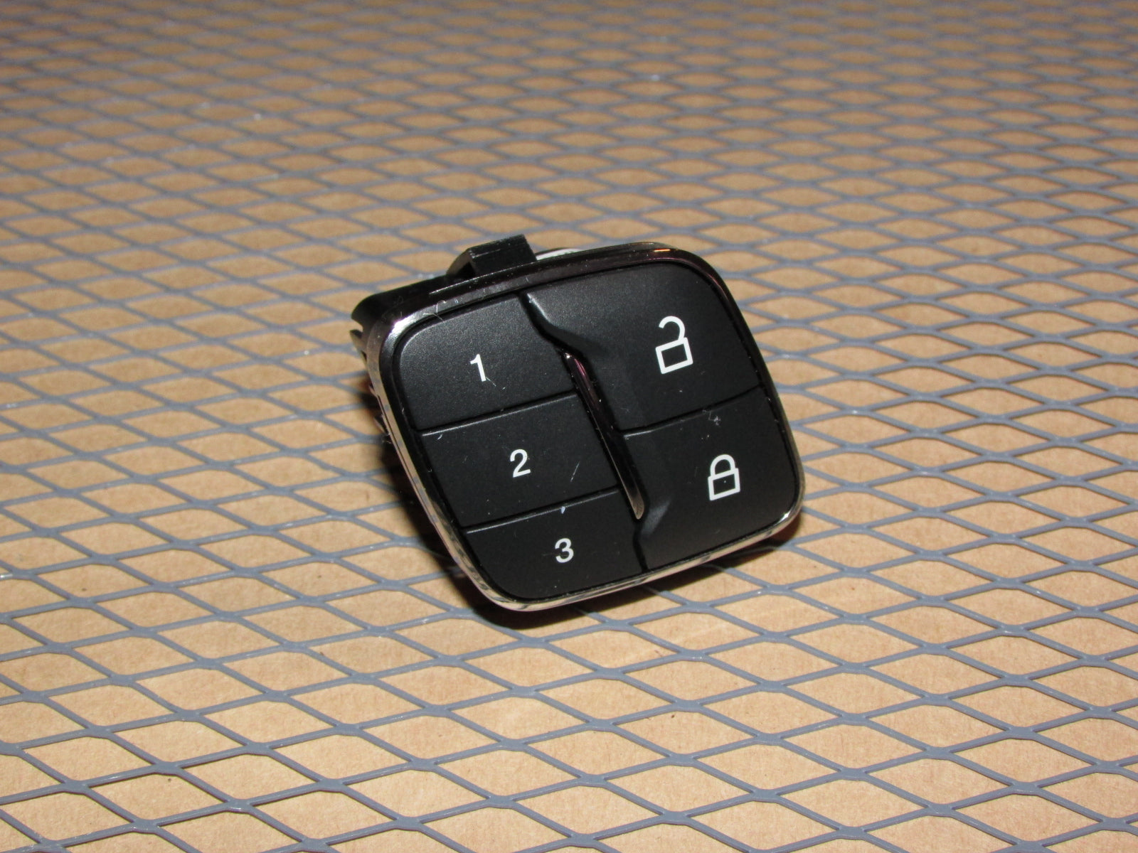 15 16 17 18 19 20 21 Ford Mustang OEM Power Door Lock & Seat Memory Switch - Left
