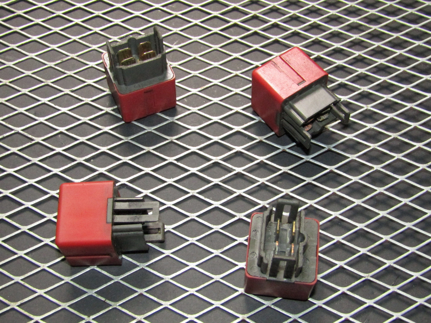 87 88 89 90 91 Toyota Crown Royal Saloon OEM Red Relay - 4 Prongs