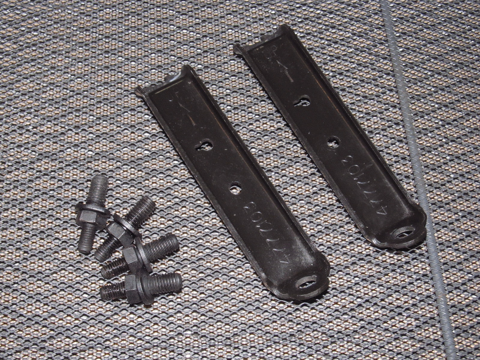 97 98 99 Mitsubishi Eclipse OEM Intake Manifold Bracket - NA 2.0L