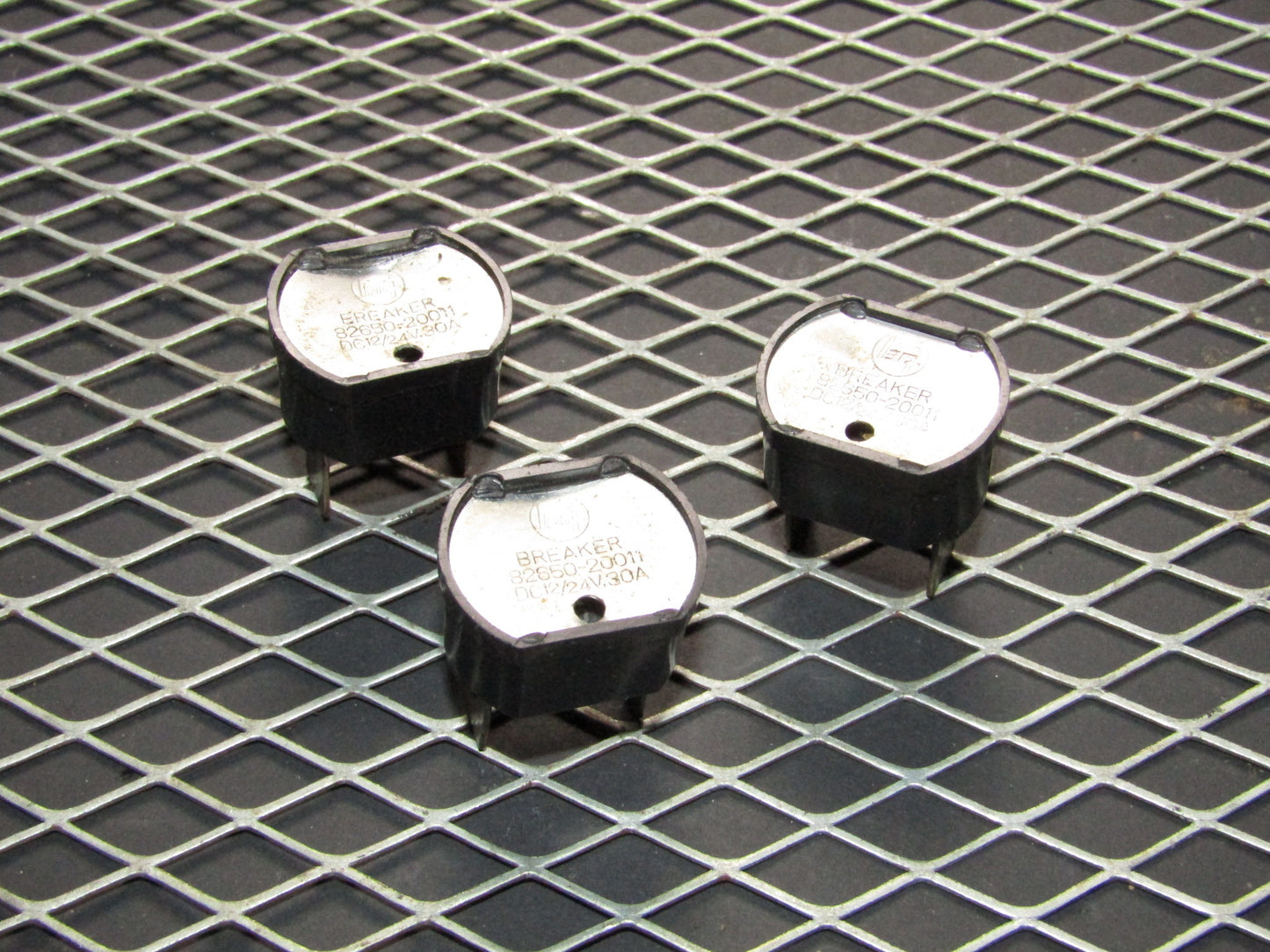 87-91 Toyota Crown Royal Saloon OEM Fuse Breaker - 82650-20011