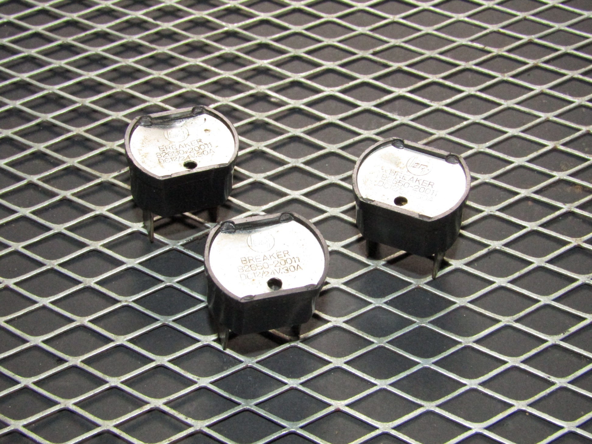 87-91 Toyota Crown Royal Saloon OEM Fuse Breaker - 82650-20011