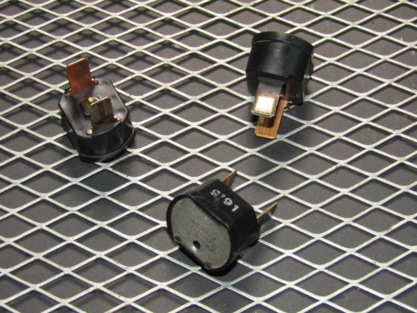 87-91 Toyota Crown Royal Saloon OEM Fuse Breaker - 82650-20011