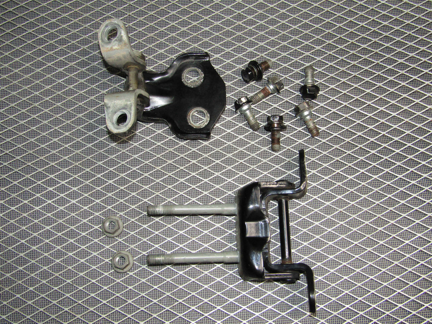 87-91 Toyota Crown Royal Saloon OEM Door Hinges - Rear Left Set