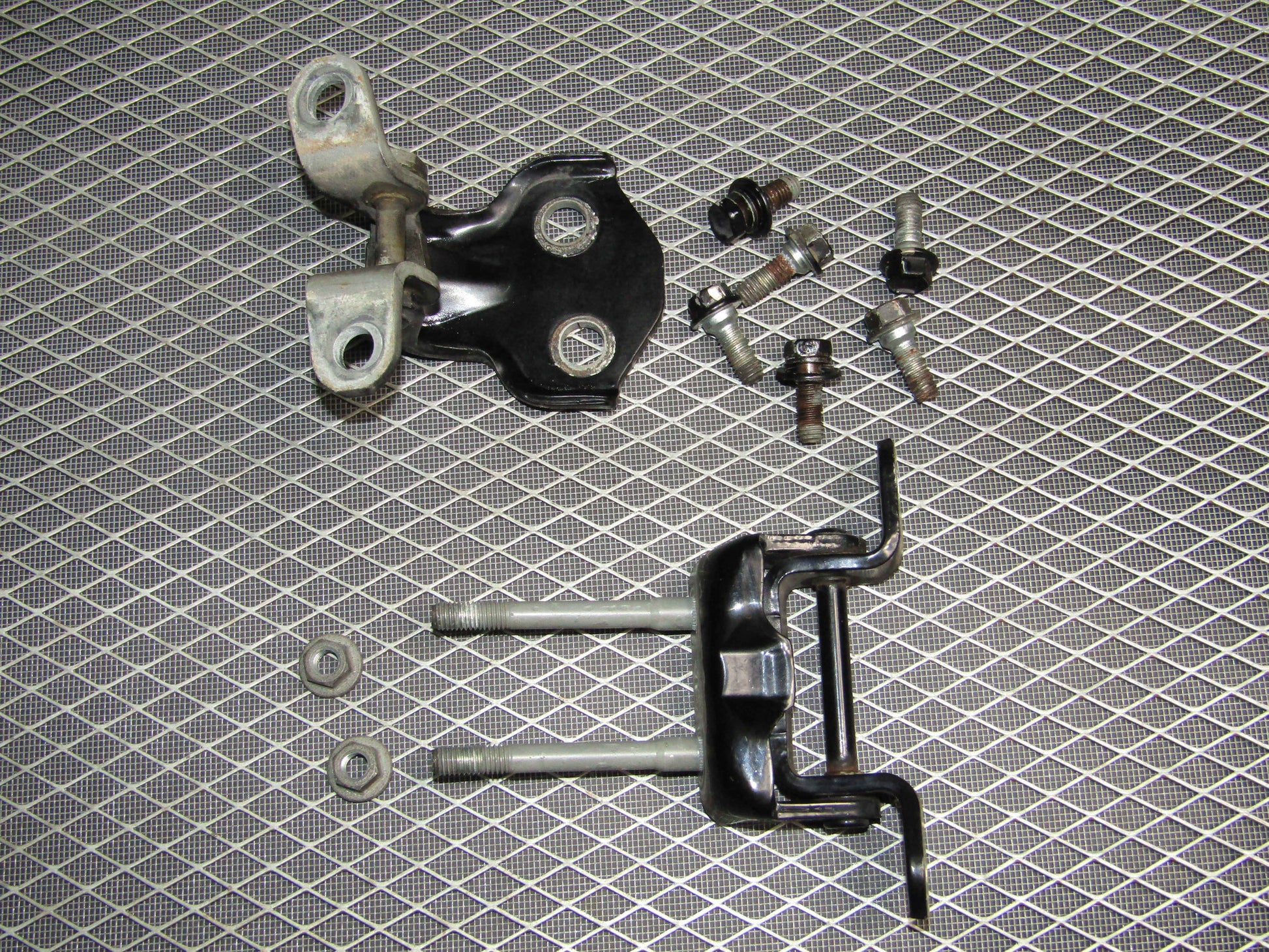 87-91 Toyota Crown Royal Saloon OEM Door Hinges - Rear Left Set