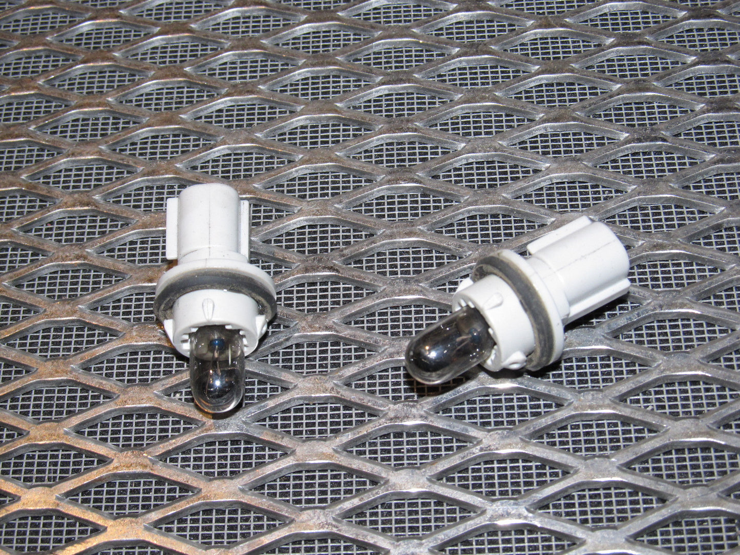 94 95 96 97 Mitsubishi 3000GT OEM Rear License Plate Bulb Socket Set