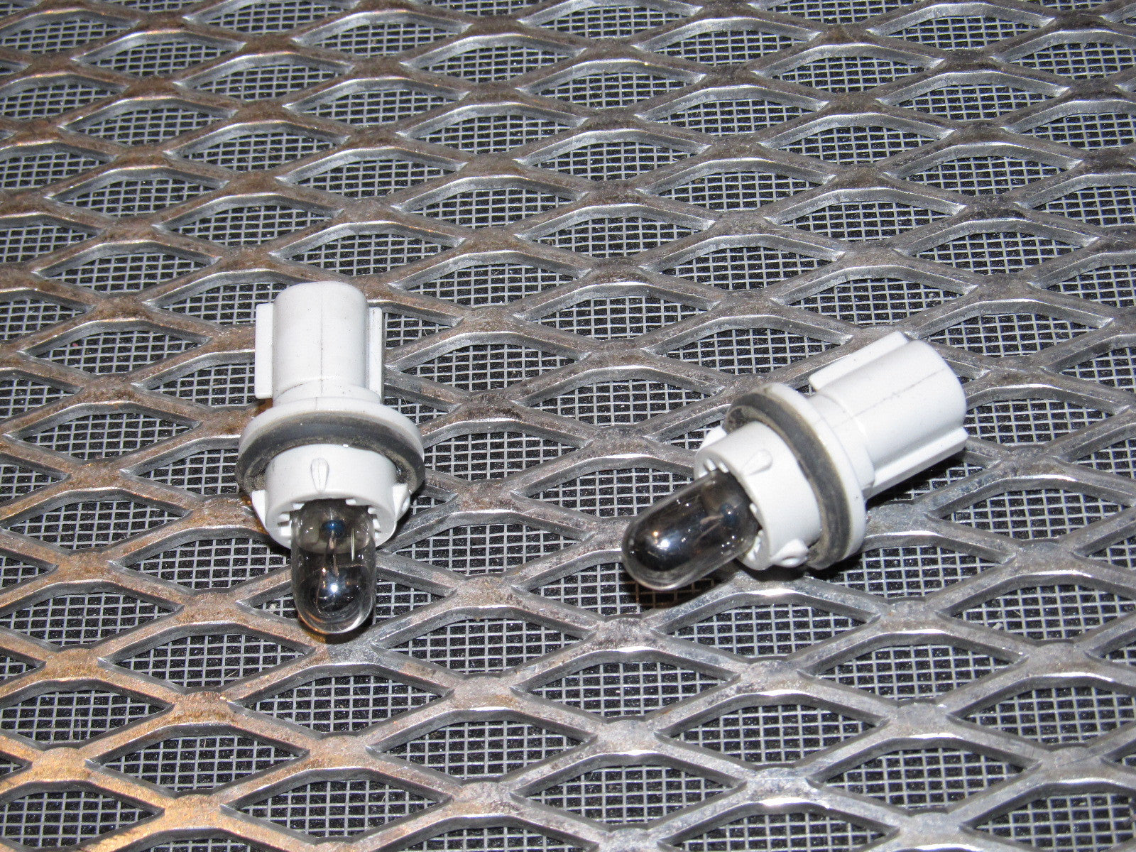 94 95 96 97 Mitsubishi 3000GT OEM Rear License Plate Bulb Socket Set
