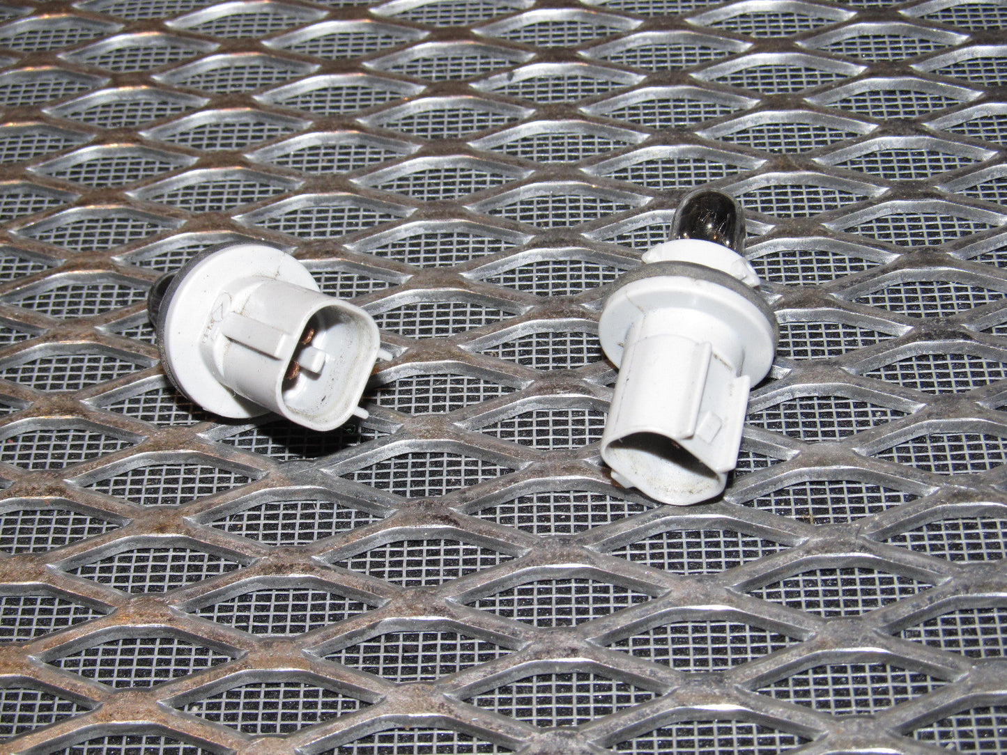 94 95 96 97 Mitsubishi 3000GT OEM Rear License Plate Bulb Socket Set