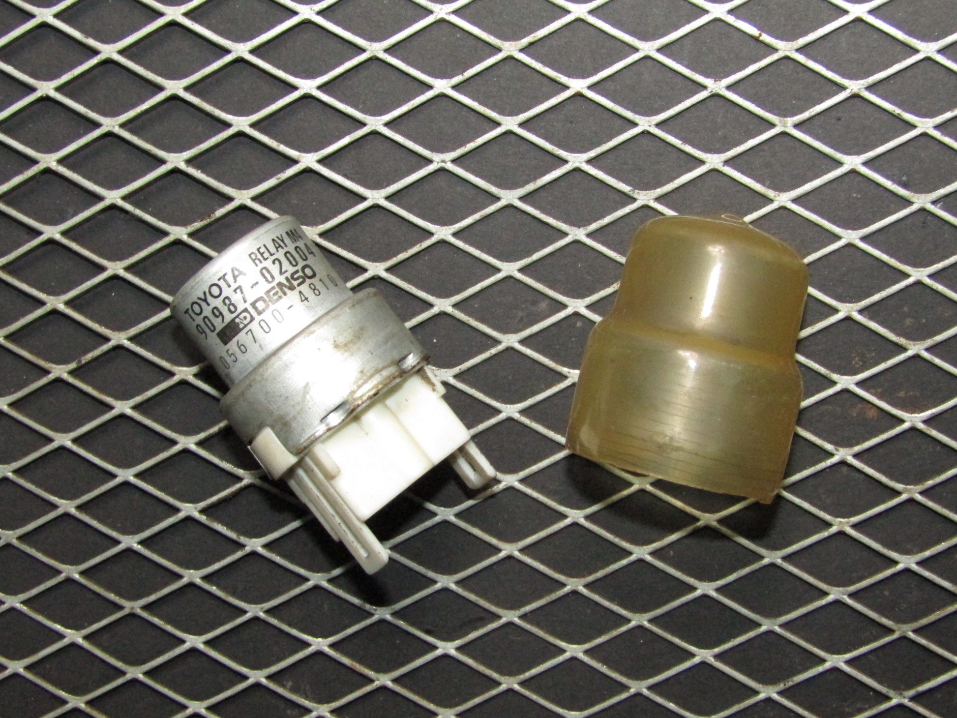 87-91 Toyota Crown Royal Saloon OEM Relay - 90987-02004