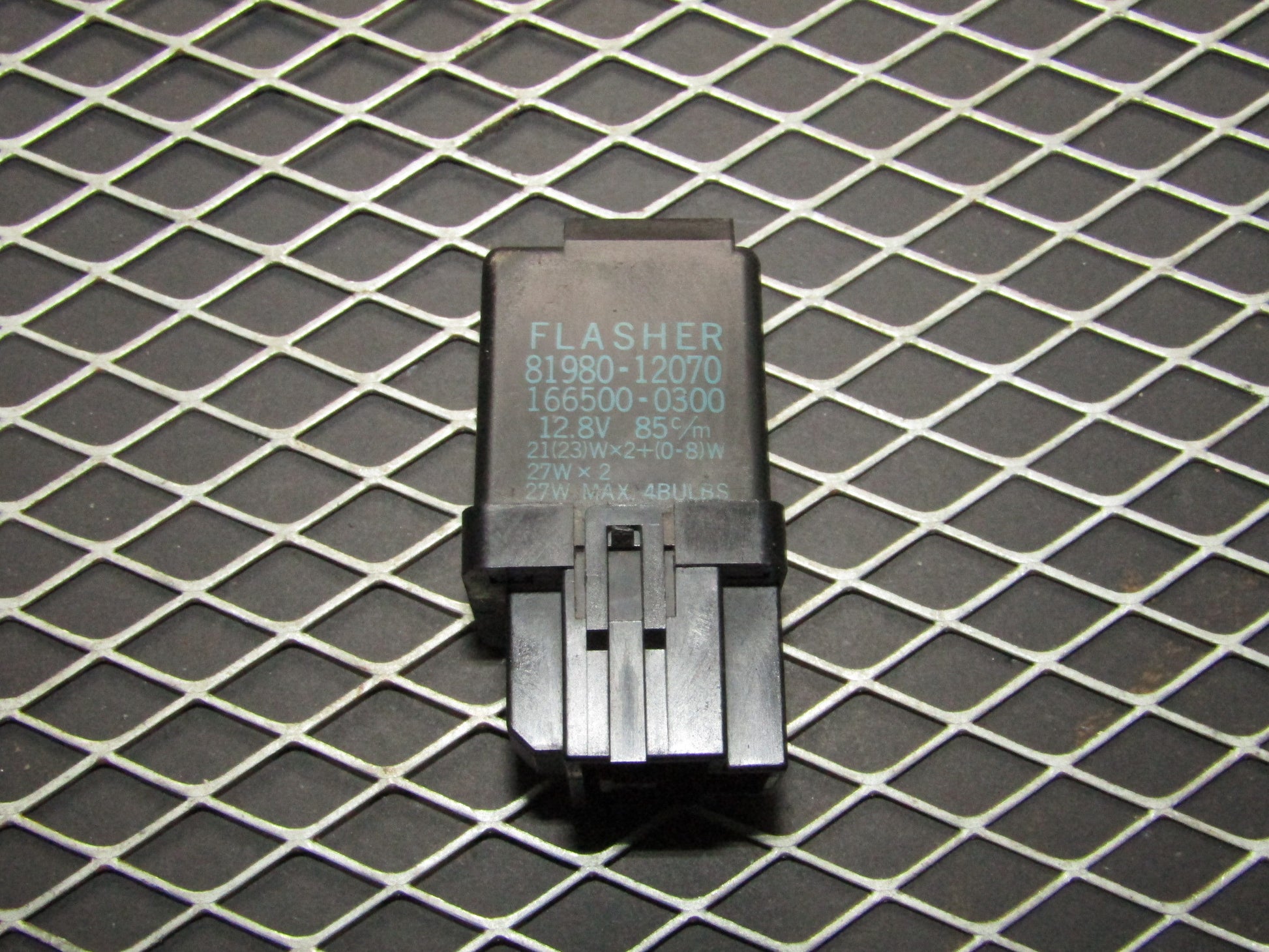 87-91 Toyota Crown Royal Saloon OEM Flasher Relay - 81980-12070