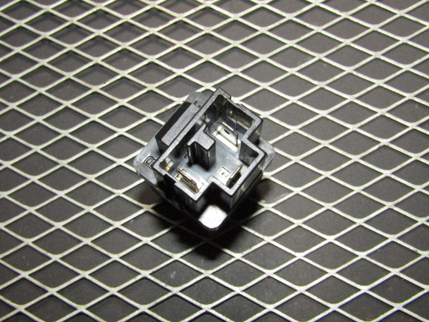 87 88 89 90 91 Toyota Crown Royal Saloon OEM Flasher Relay - 81980-12070