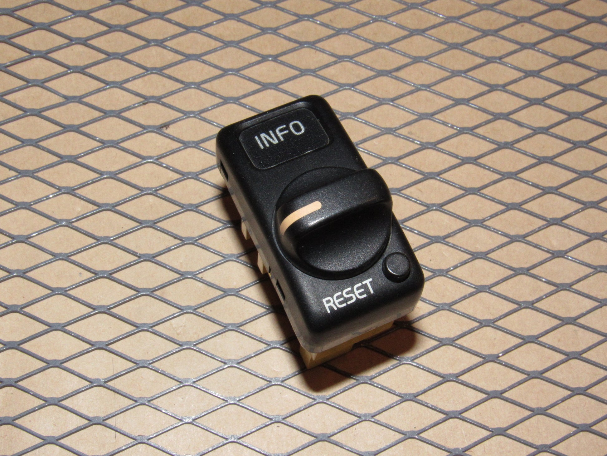 95 96 97 Volvo 850 OEM Info Reset Switch