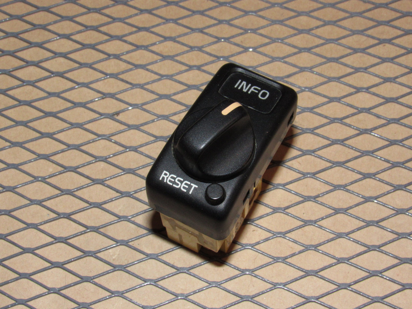 95 96 97 Volvo 850 OEM Info Reset Switch