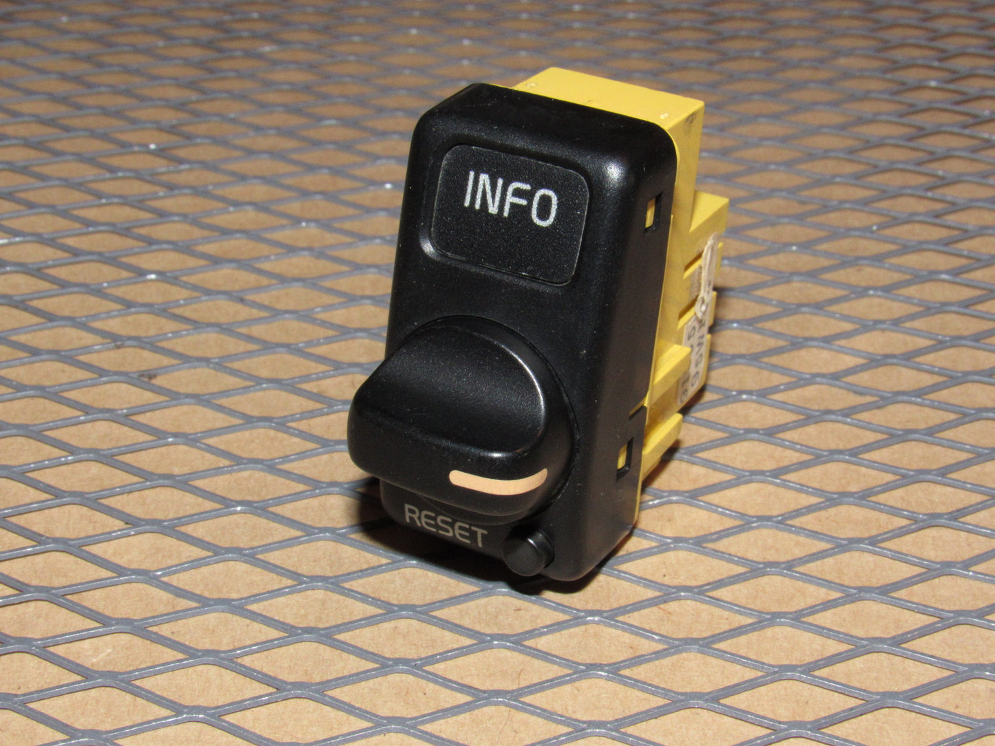 95 96 97 Volvo 850 OEM Info Reset Switch