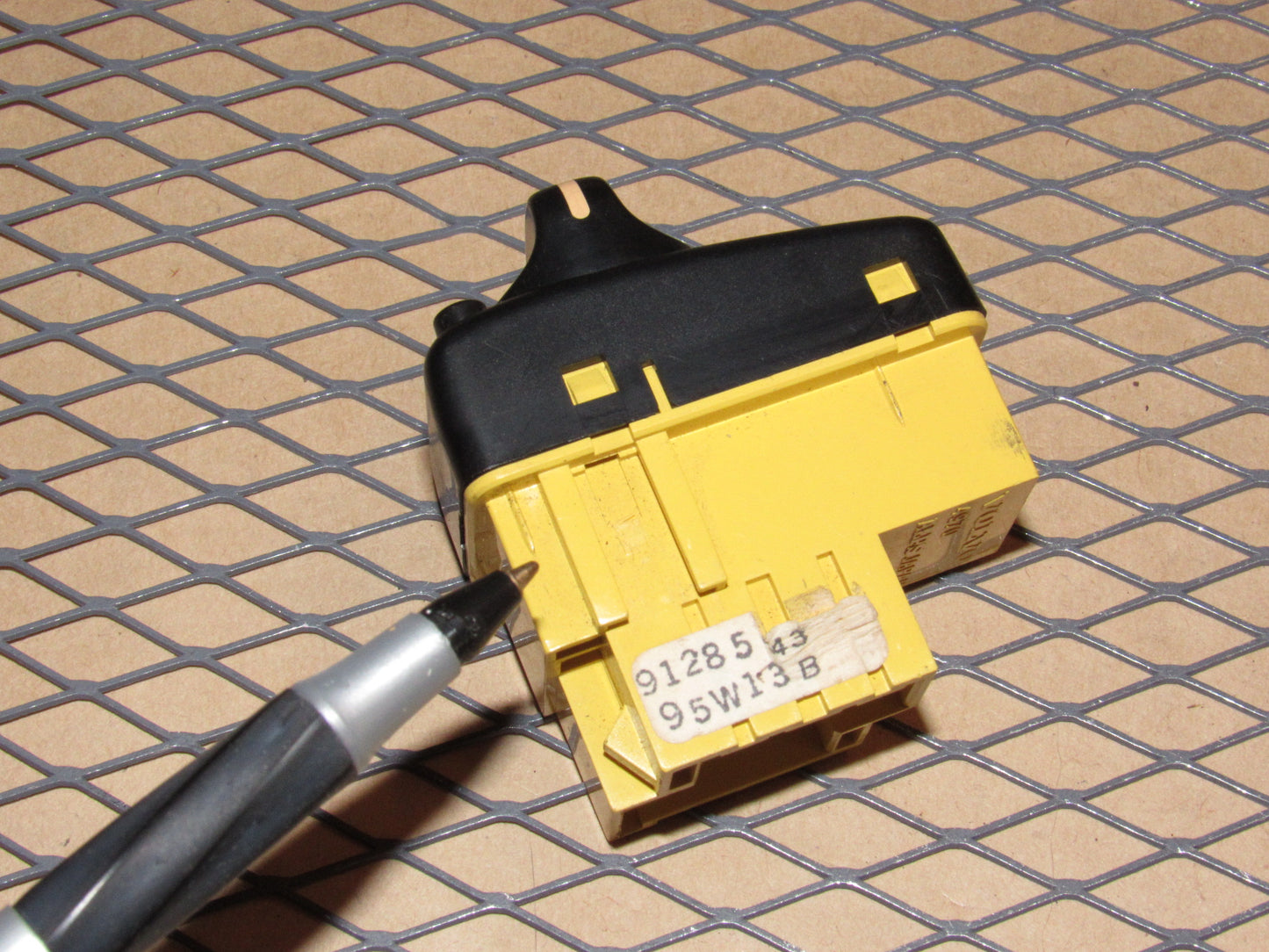 95 96 97 Volvo 850 OEM Info Reset Switch