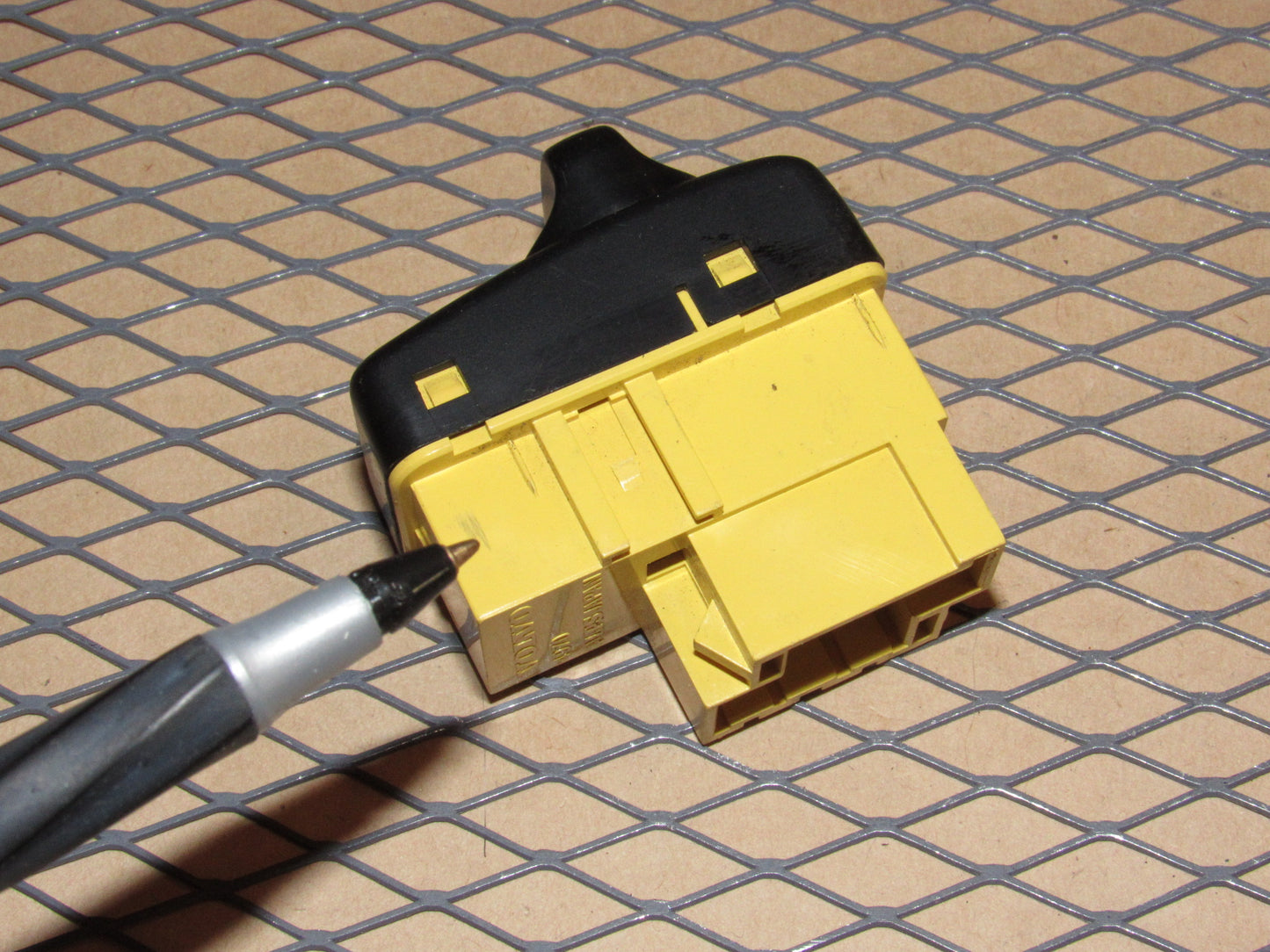 95 96 97 Volvo 850 OEM Info Reset Switch