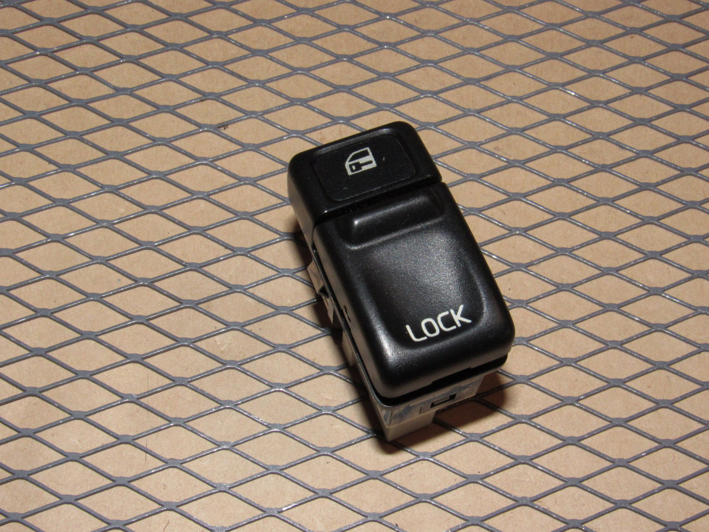 95 96 97 Volvo 850 OEM Central Power Door Lock Switch