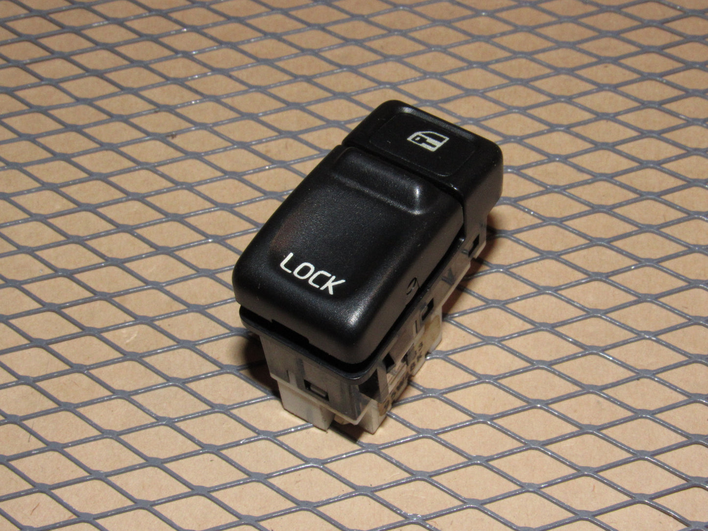 95 96 97 Volvo 850 OEM Central Power Door Lock Switch
