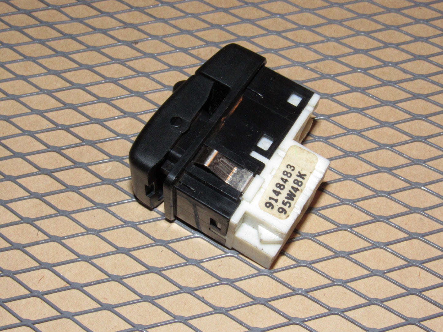 95 96 97 Volvo 850 OEM Central Power Door Lock Switch