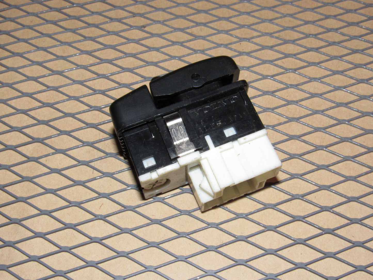 95 96 97 Volvo 850 OEM Central Power Door Lock Switch