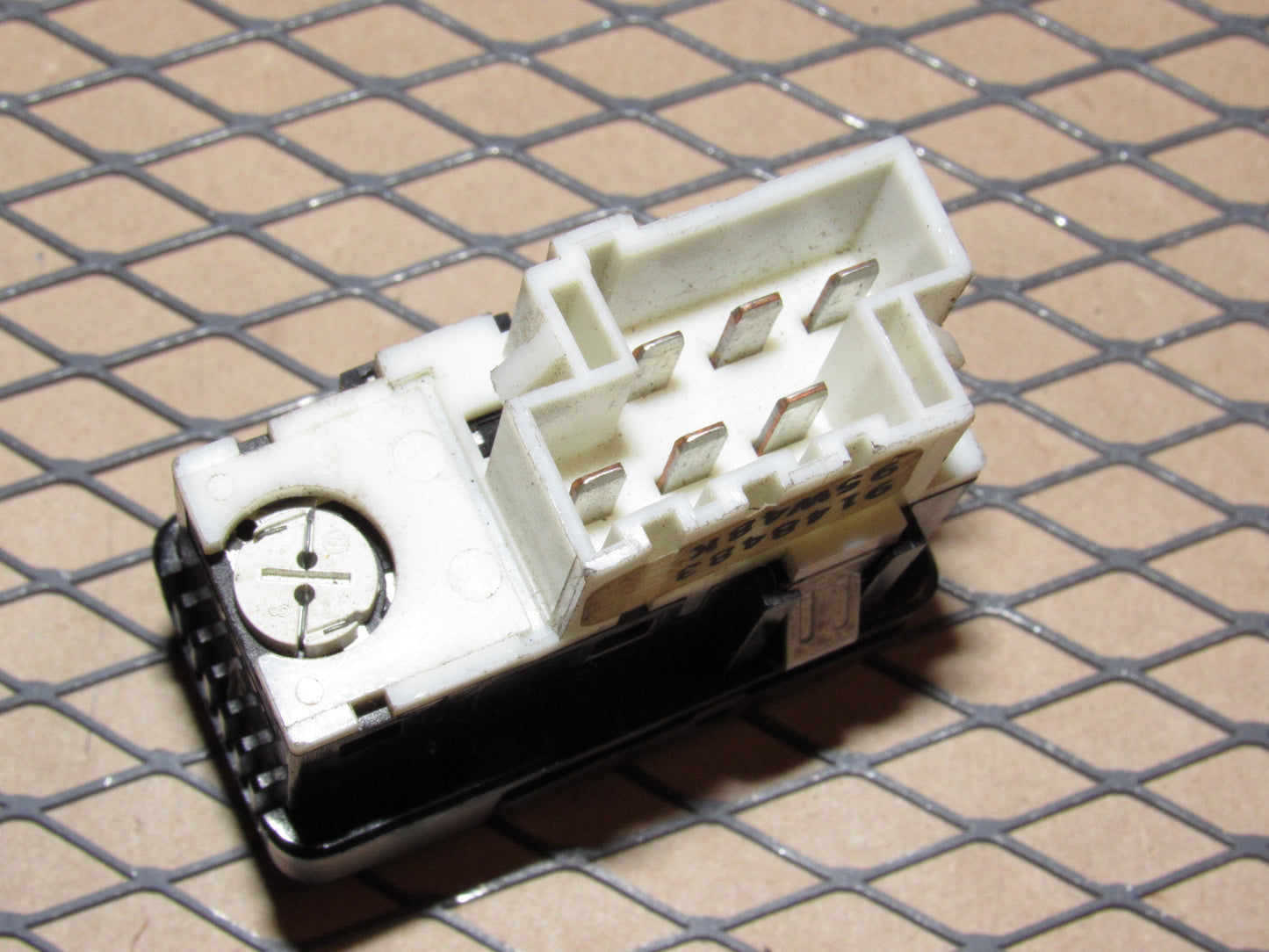 95 96 97 Volvo 850 OEM Central Power Door Lock Switch
