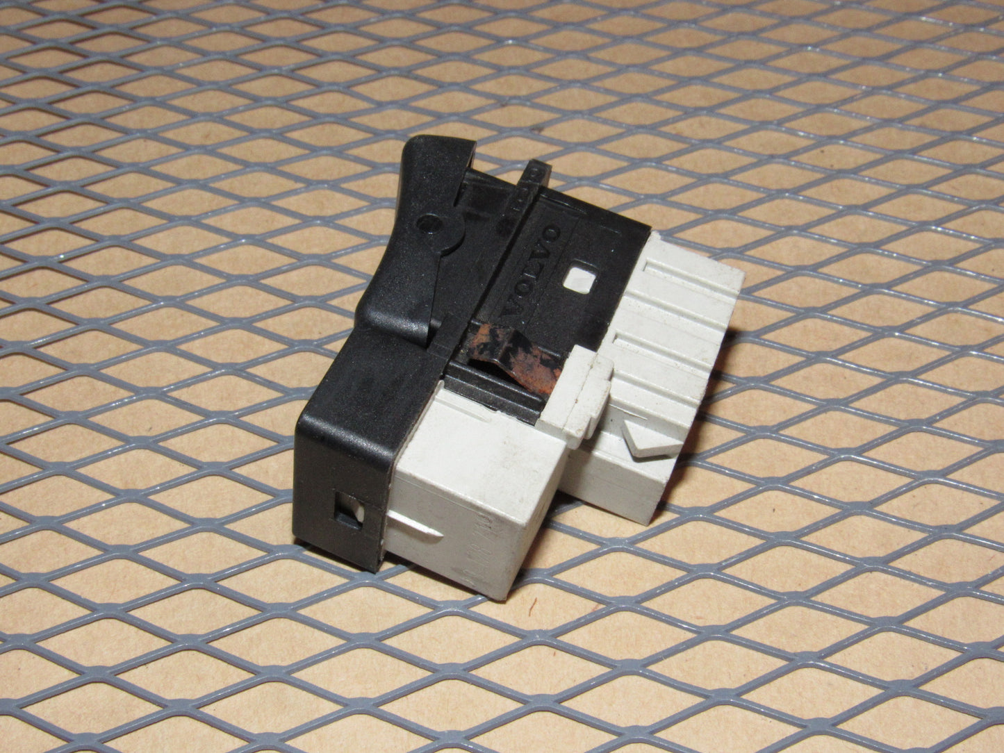 93 94 Volvo 850 OEM Traction Tracs Switch