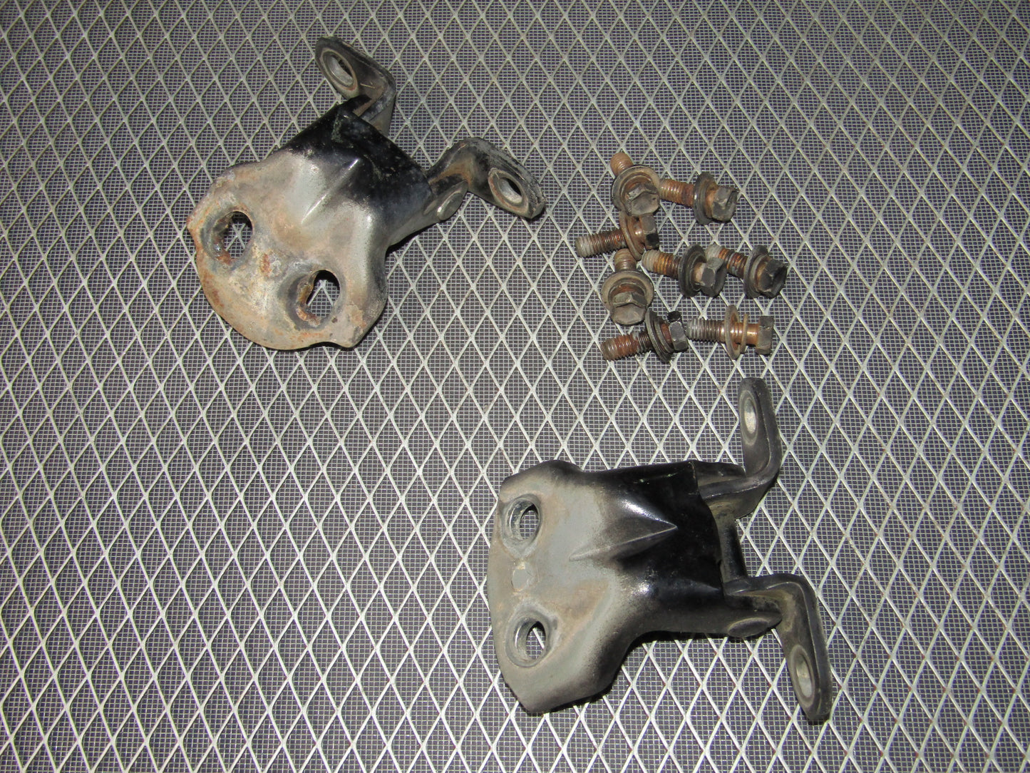 87 88 89 90 91 Toyota Crown Royal Saloon OEM Door Hinges - Front Right Set