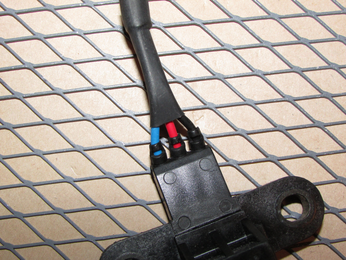 95 96 97 98 99 Mitsubishi Eclipse Turbo OEM Crankshaft Crank Position Sensor