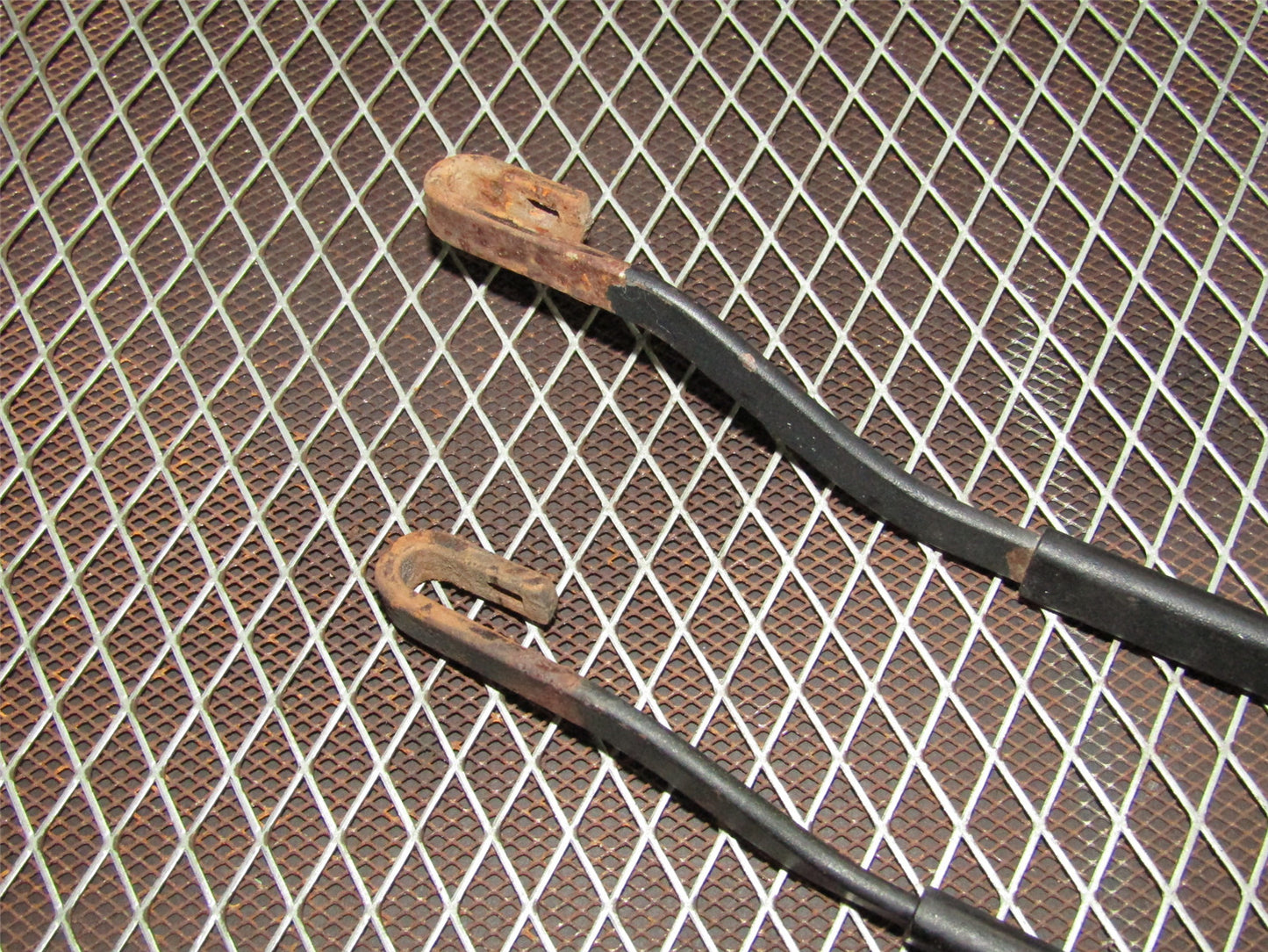 94 95 96 97 98 99 Toyota Celica OEM Front Wiper Arm Set