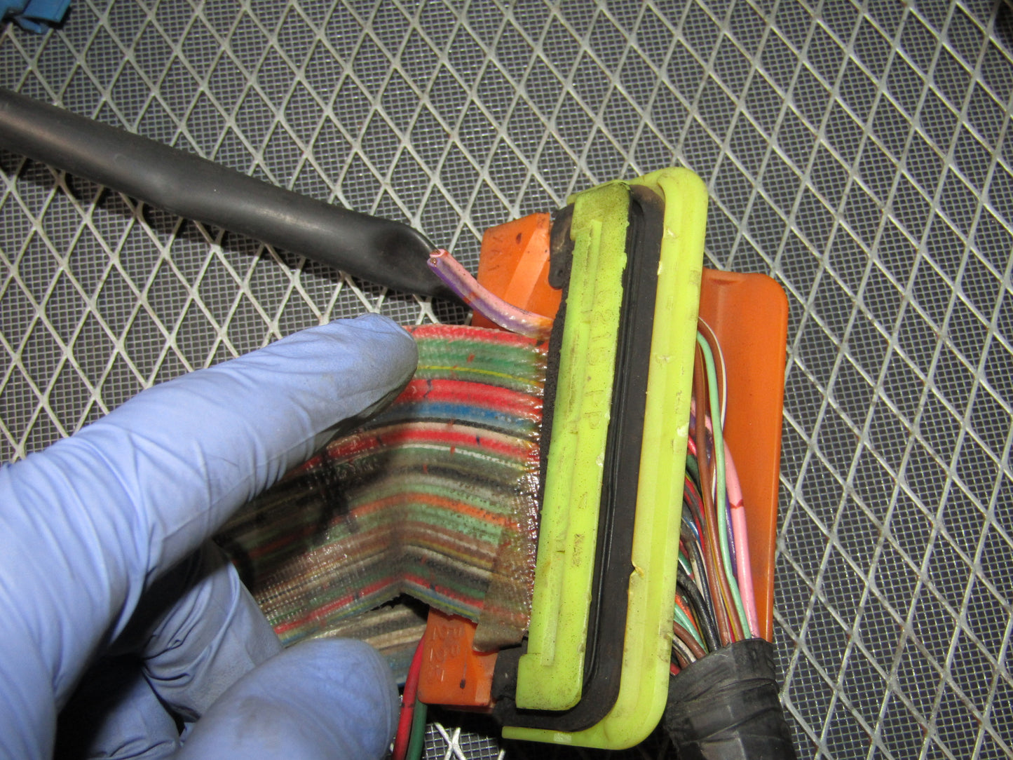 87 88 89 90 91 Toyota Crown Royal Saloon OEM Door Wiring Harness - Front Left