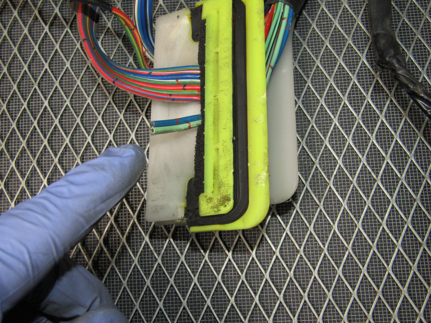 87 88 89 90 91 Toyota Crown Royal Saloon OEM Door Wiring Harness - Front Right