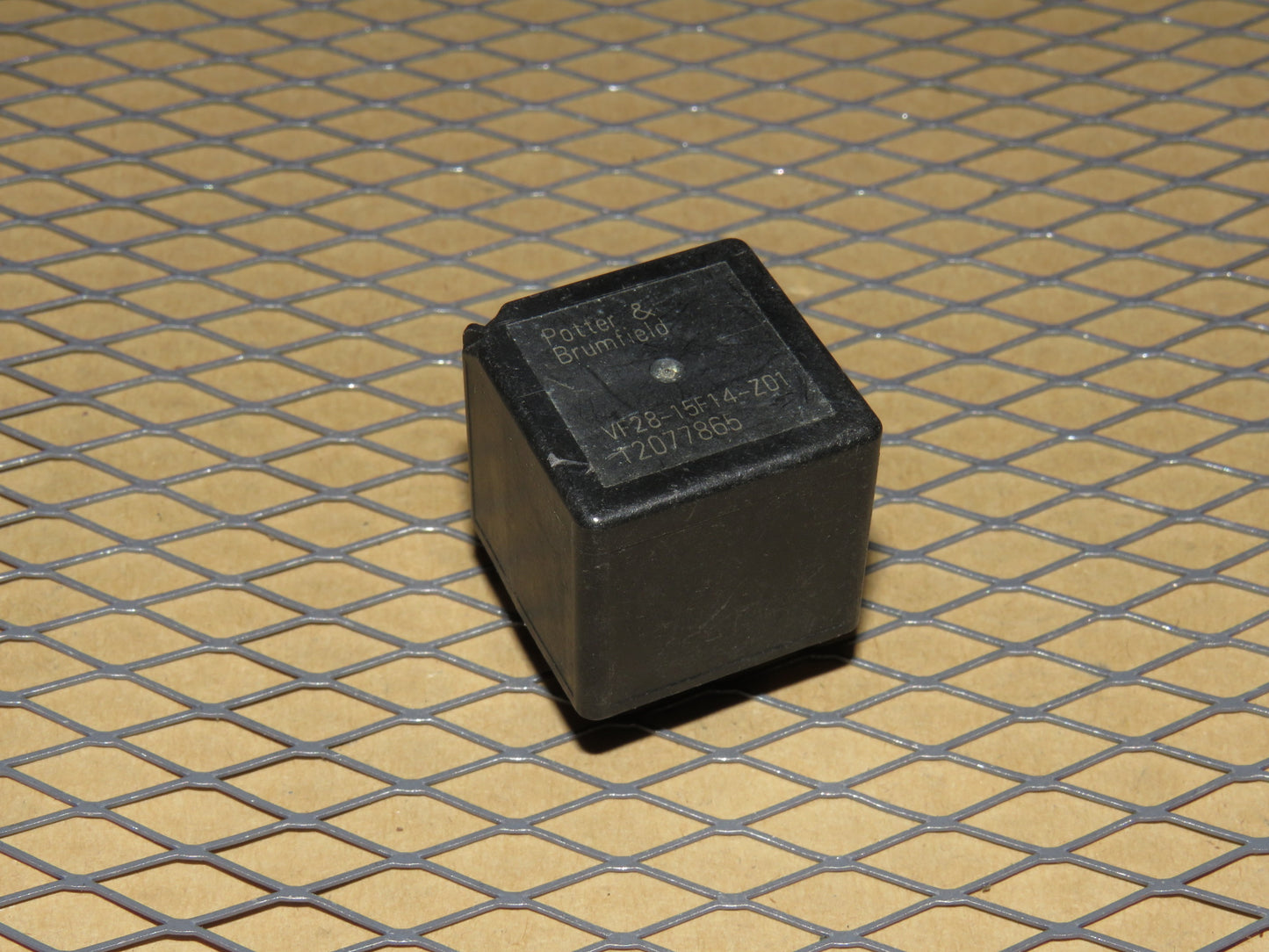 GM Relay VF28-15F14-Z01 / 12077865
