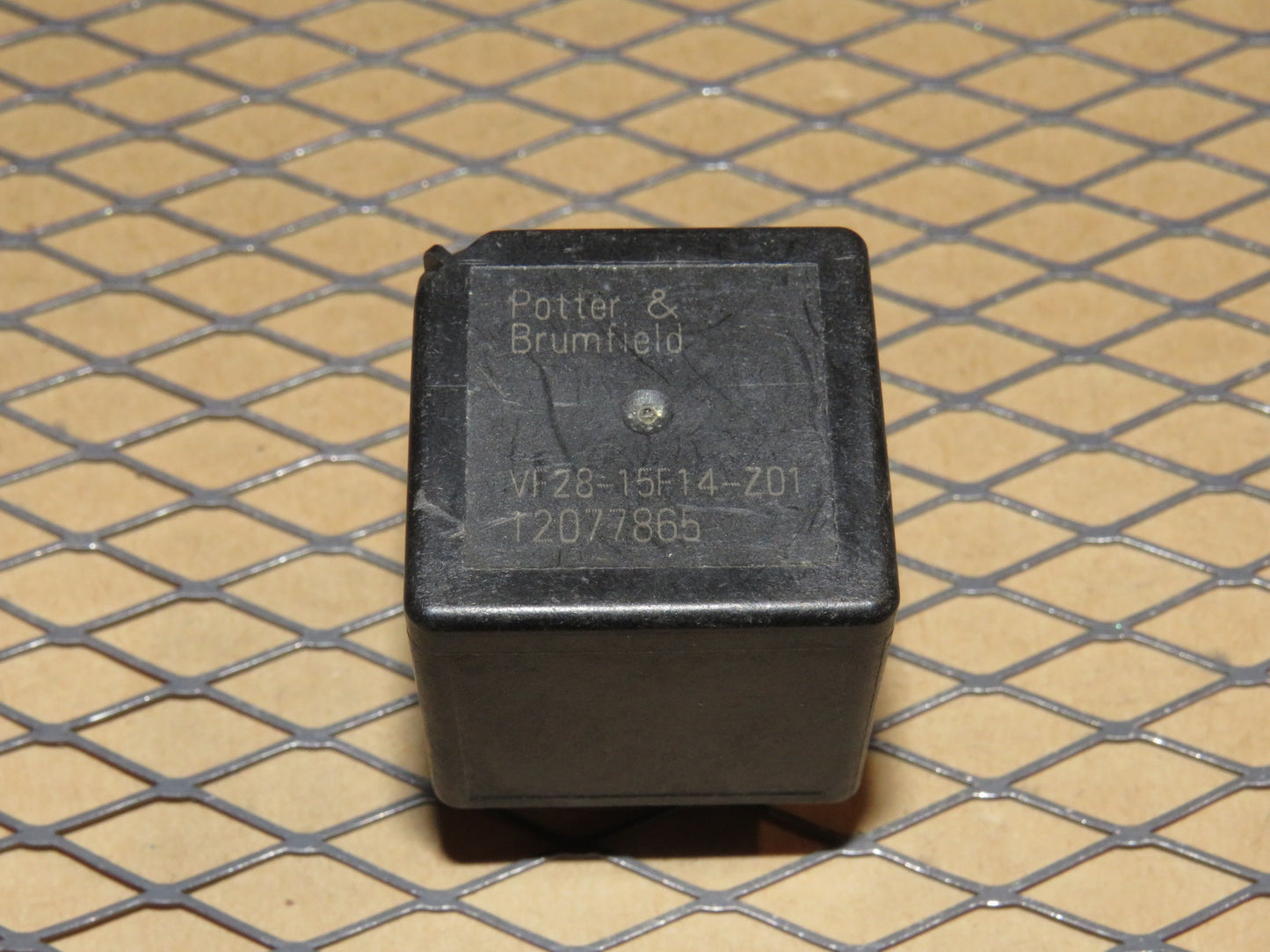 GM Relay VF28-15F14-Z01 / 12077865