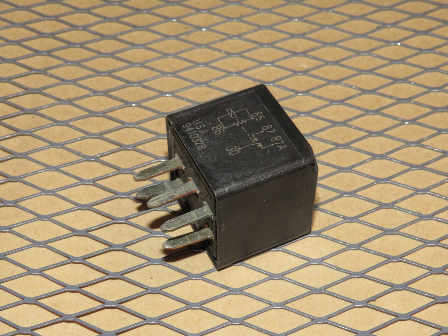 GM Relay VF28-15F14-Z01 / 12077865