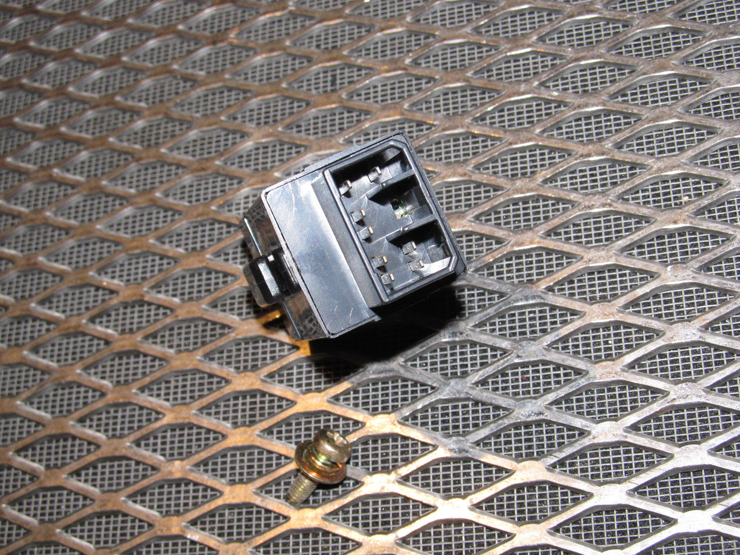 94 95 96 97 Mitsubishi 3000GT OEM Lamp Auto Cut Unit Relay