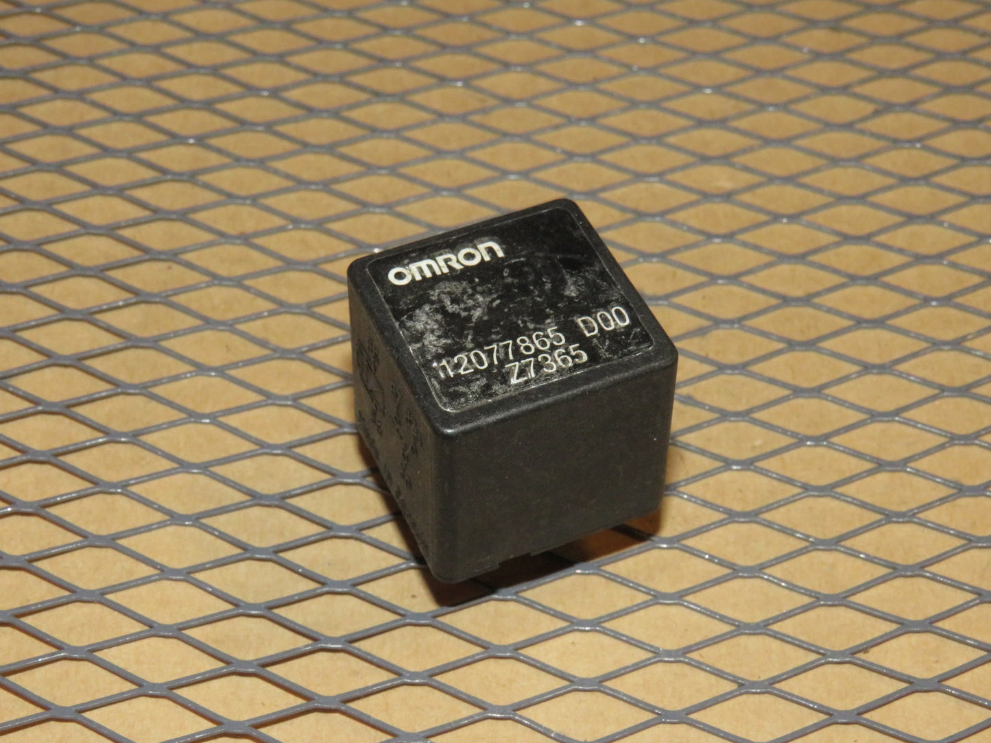 GM Relay 12077865 D00 Z7365