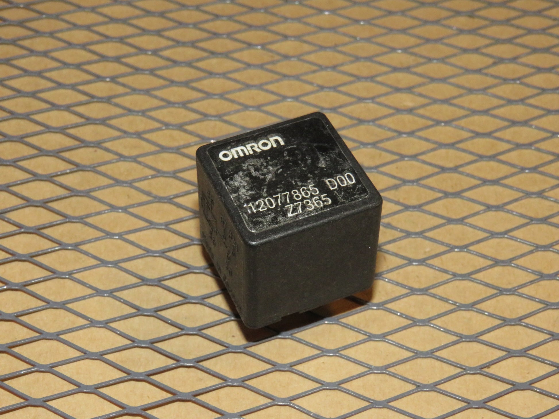 GM Relay 12077865 D00 Z7365