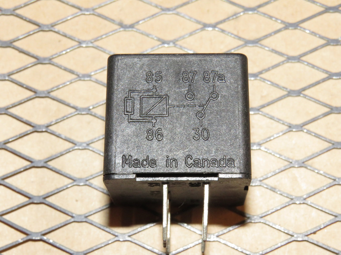 GM Relay 12077865 D00 Z7365