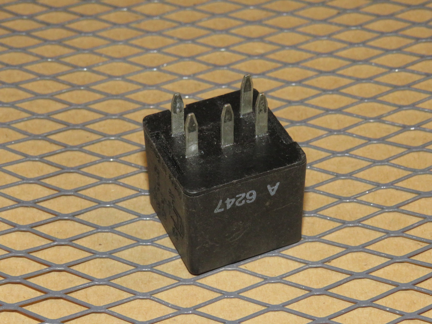 GM Relay 12077865 D00 Z7365