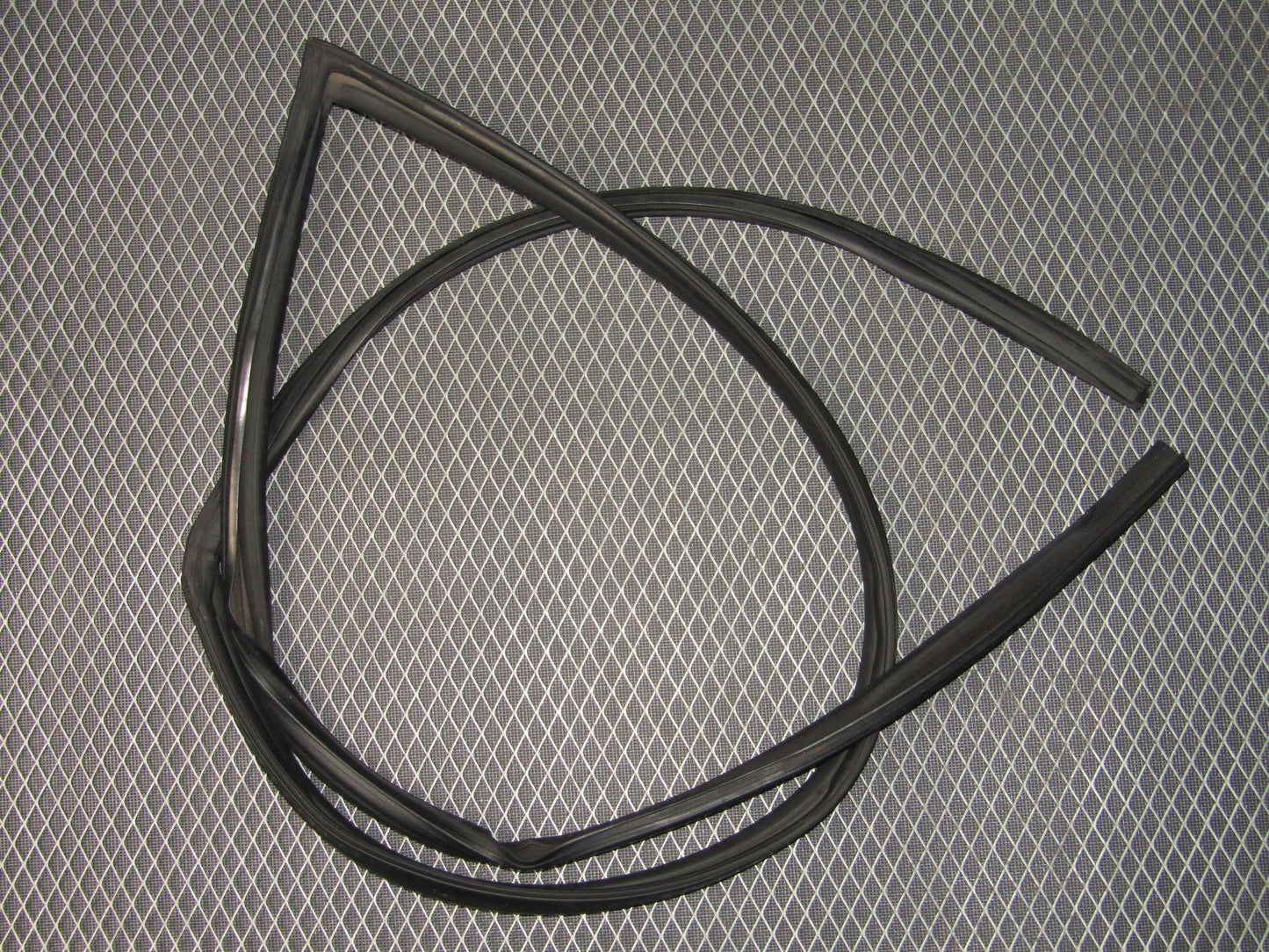 87-91 Toyota Crown Royal Saloon OEM Door Window Weather Stripping - Front Right