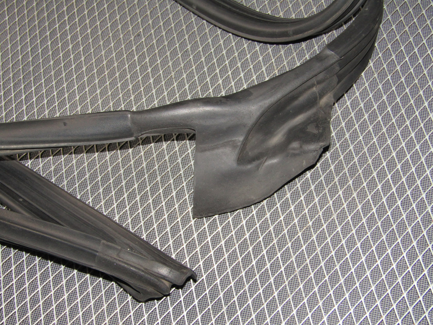 87 88 89 90 91 Toyota Crown Royal Saloon OEM Door Weather Stripping - Front Left