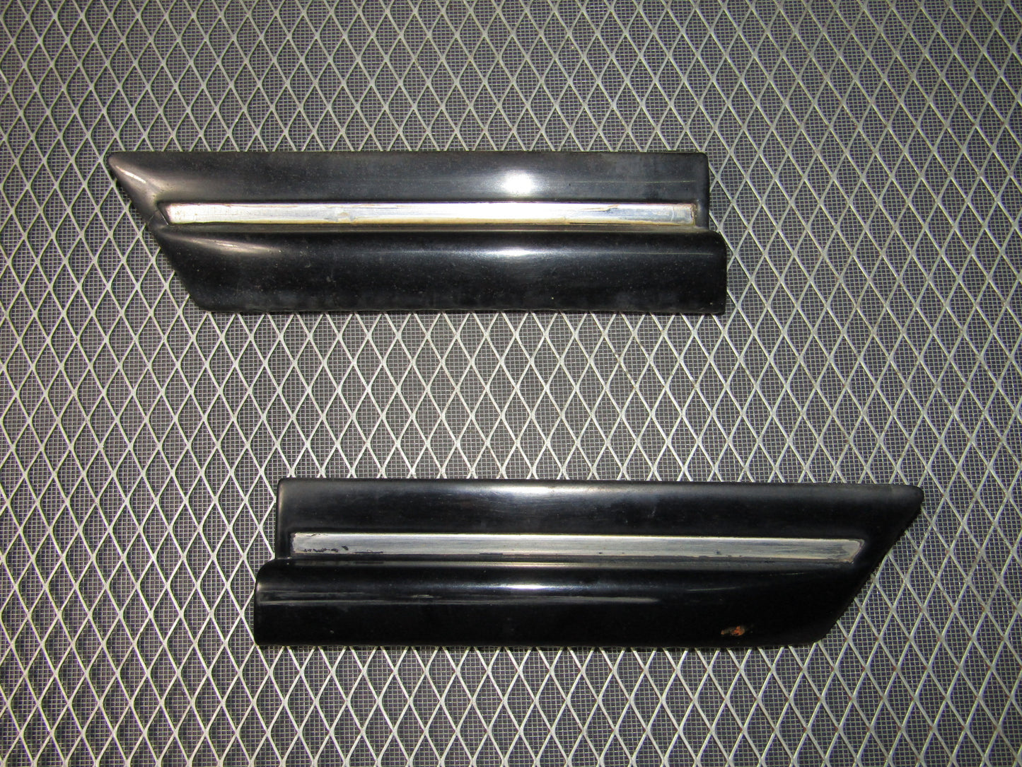 87-91 Toyota Crown Royal Saloon OEM Exterior Fender Moulding