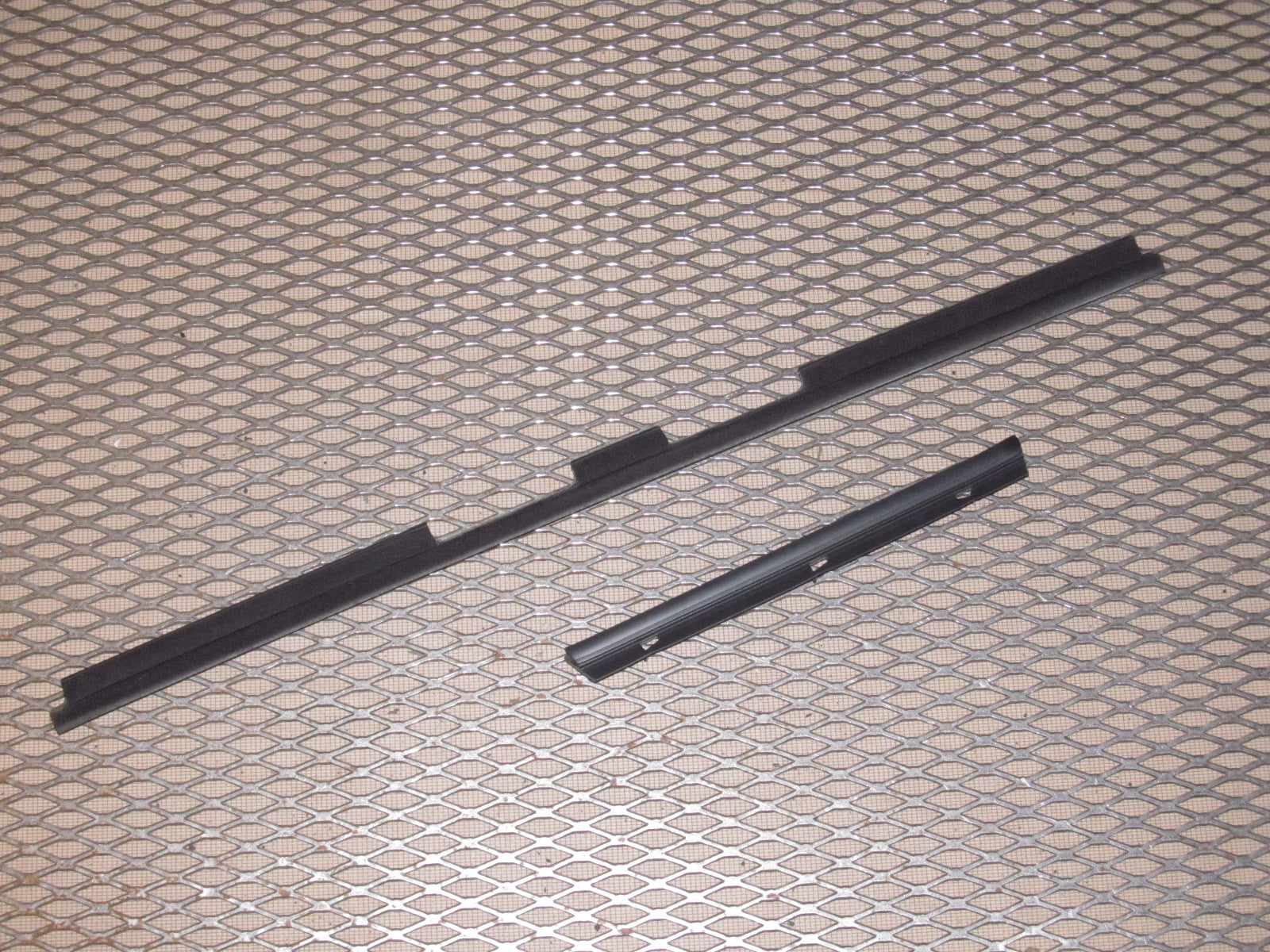 94 95 96 97 Mazda Miata OEM Interior Door Panel Top Window Guide - Left