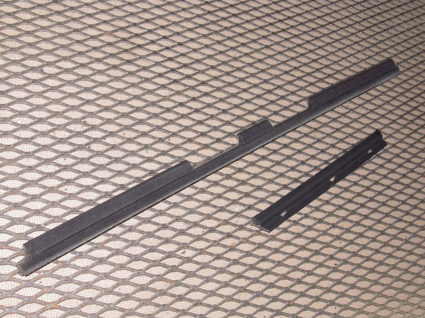 94 95 96 97 Mazda Miata OEM Interior Door Panel Top Window Guide - Left