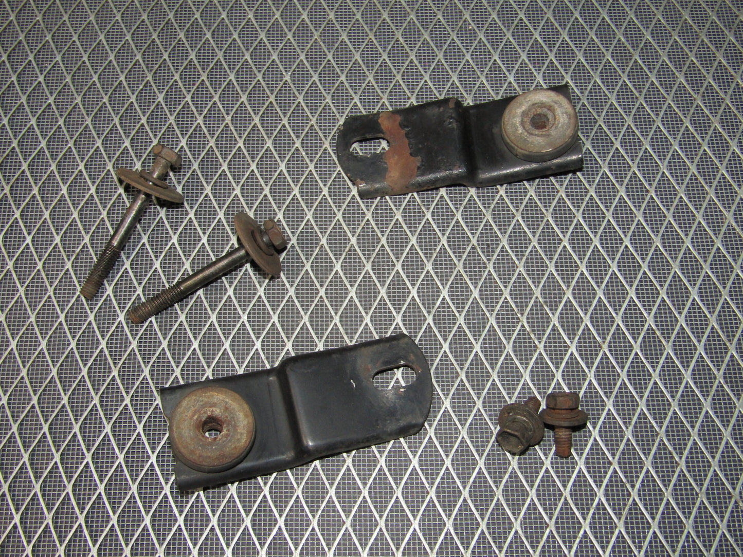 87 88 89 90 91 Toyota Crown Royal Saloon OEM A/C Condenser Mounting Bracket